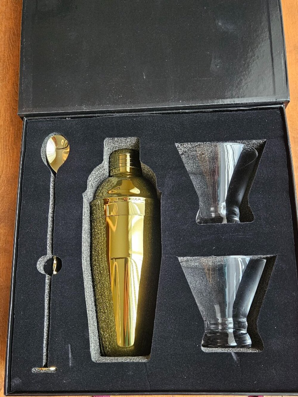 Martini/ Bar Mix Set W/ Glasses & Shaker
